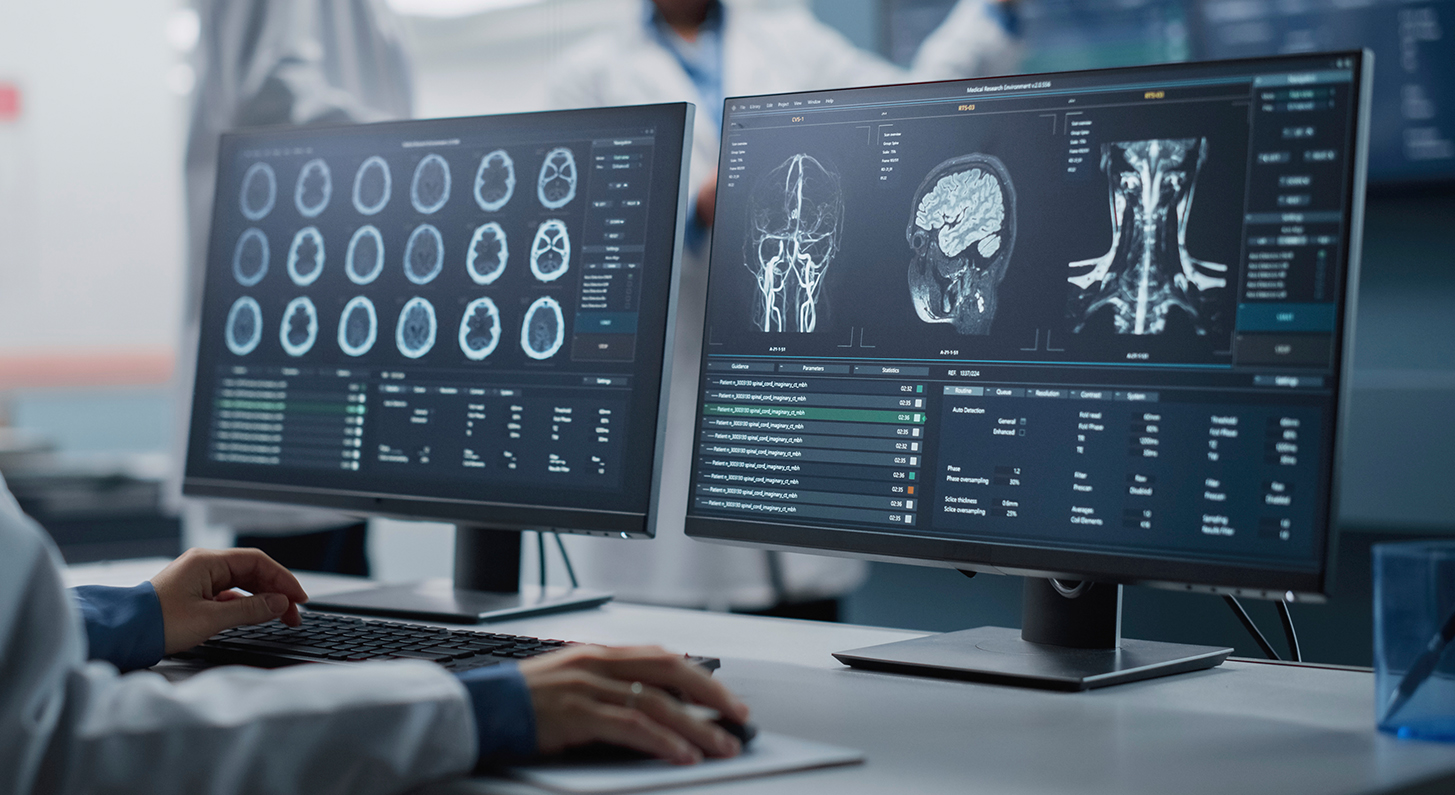 전립선암 MRI 영상 판독 장면 이미지, 비뇨기 영상의학 전문의의 정밀 진단 과정